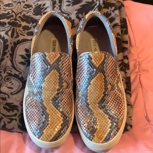 Steve Madden slip on sneakers
